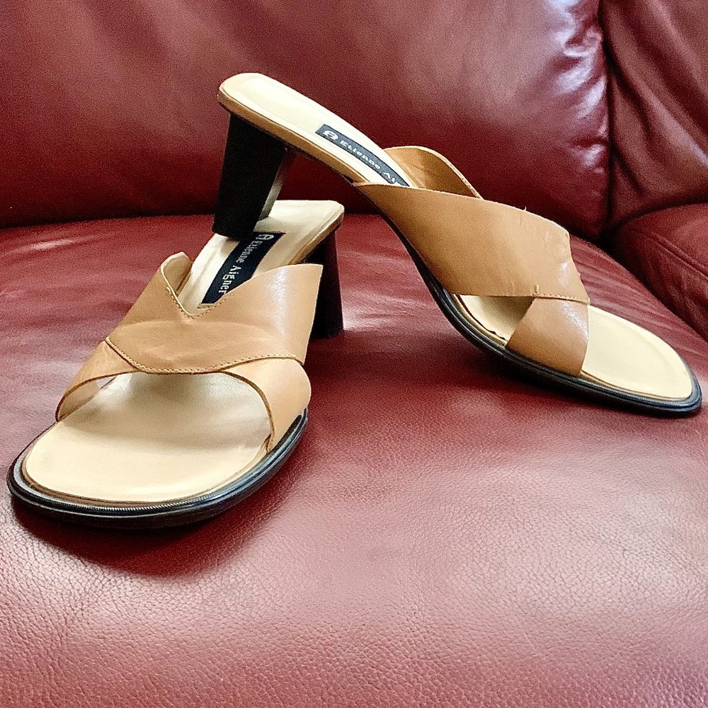 "Etienne Aigner" leather sandal, EUC, 8M